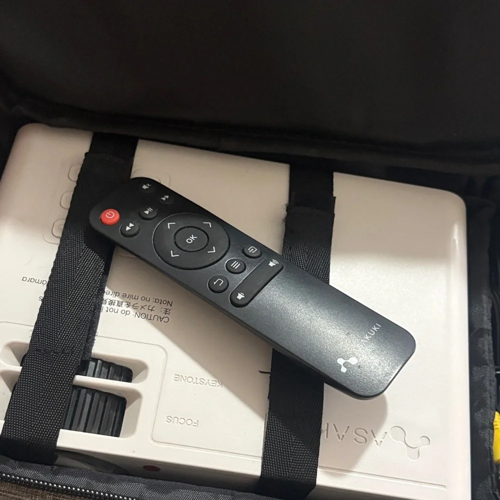 Asakuki White Projector with Case